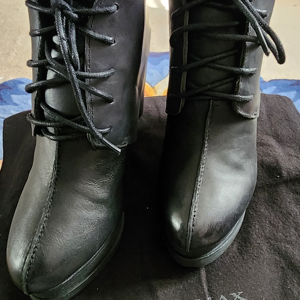 New Leon Max Ankel Boot